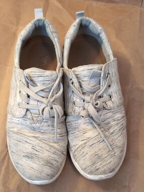 Toms Light Gray Women's Casual Knit Sneakers